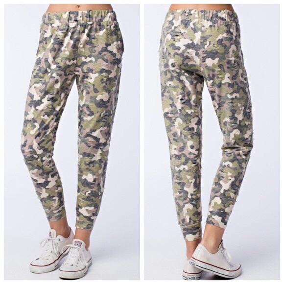 Danalli Pants - Camo lightweight distressed joggers